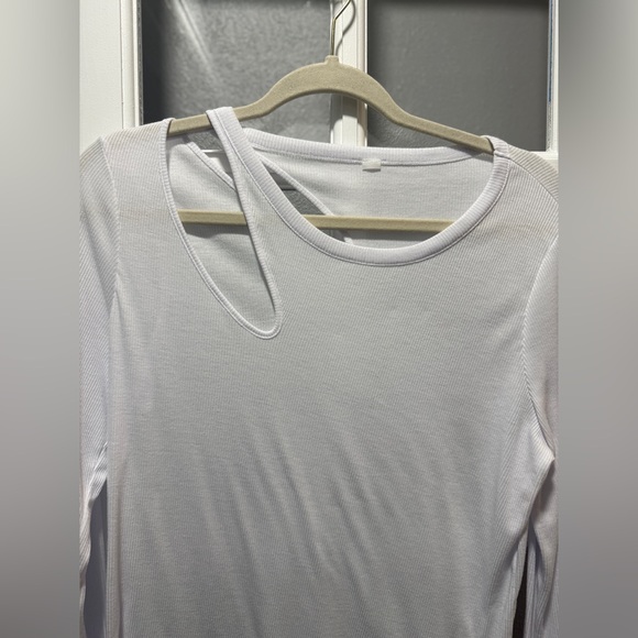 Alo Peak Cutout Long Sleeve T-Shirt in White - Picture 5 of 9